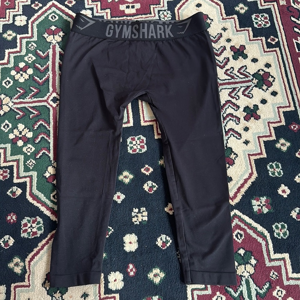 GS capri leggings.